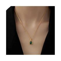 Colar com Pingente de Zircônia Verde Quadrado - Aço Titânio - Estilo Retrô