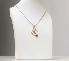 Colar com Pingente Letra Com Pedras Banho Ouro Amarelo Colar com Pingente Letra Com Pedras Banho Ouro Amarelo