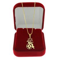 Colar Com Pingente Menina Filha Cadeirante Folheado A Ouro 18k Colar Com Pingente Menina Filha Cadeirante Folheado A Ouro 18k
