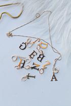 Colar com Pingentes de Letras