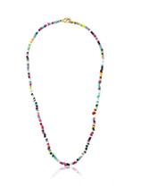 Colar com resinas coloridas dispersas banhada a ouro - 50 cm + 5 cm extensor