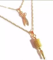 Colar Cordão Cabeleireira Escova e Tesoura Folheado 18k