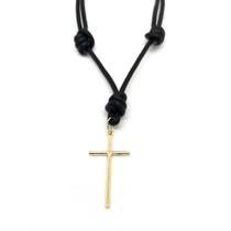 Colar Cordão Masculino Couro Preto Mini Cruz Banho Ouro 18K