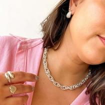 Colar corrente elos entrelaçados banhada a prata