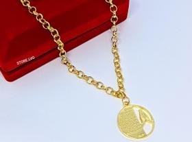 Colar Corrente Elos Português Folheado Ouro Dourado com Pingente Medalha Redonda Oração Pai Nosso Gargantilha Religiosa