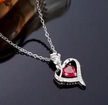 Colar Corrente Joia De Rosa E Coração Com Pedra Vermelha Colar Corrente Joia De Rosa E Coração Com Pedra Vermelha