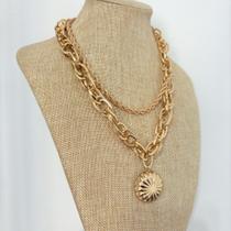 Colar Correntes Duplas com Pingente Dourado