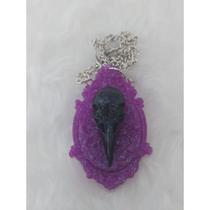 Colar cranio pássaro preto com moldura roxa