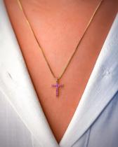 Colar Crucifixo cravejada em micro zircônia rosas Colar Crucifixo cravejada em micro zircônia rosas