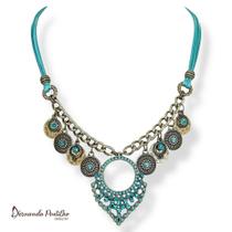 Colar curto c/ cordão, medalhinhas e argola v c/ bolinhas e strass - turquesa 12599