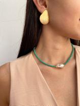 Colar Curto em Cristais Turquesa e Pérola Central Estilo Boho - Acessório Artesanal