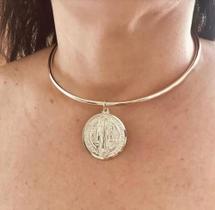 Colar de aro com pingente de São Bento Prata