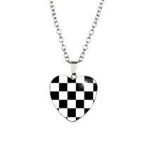 Colar de Coração Xadrez Quadriculado Preto e Branco Dualidade