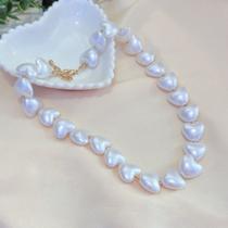 Colar de Corações de Pérola com Bolinhas Douradas e Fecho Ajustável