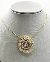 Colar de Letra Cravejada Dourada - Banho de Ouro 18K - 01 Unidade Colar de Letra Cravejada Dourada - Banho de Ouro 18K - 01 Unidade