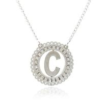 Colar de letra inicial C cravejado com cristais brancos em aço Colar de letra inicial C cravejado com cristais brancos em aço
