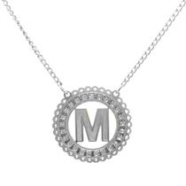 Colar de letra inicial M cravejado com cristais brancos em aço