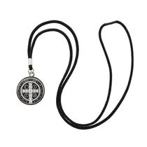 Colar de Madeira com Medalha de São Bento Resinado - Frente e Verso com Folheto
