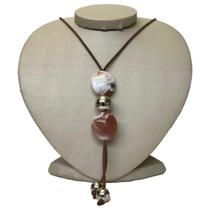 COLAR DE material sintético COM BOLAS DE PRATA E PINGENTES DE RESINA MARROM