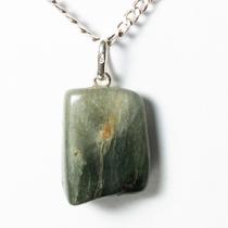 Colar de Pedrinha Epidoto em Quartzo Natural com Pino de Prata 950