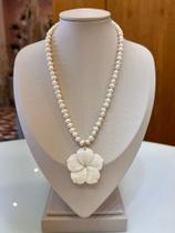 Colar de pérolas agua doce e Madrepérola