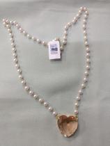 Colar de pérolas com coração de cristal na tonalidade champanhe