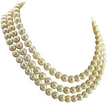 Colar de Pérolas Naturais e Fecho em Ouro 18K com Diamantes