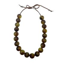 Colar de Resina Bolas Marrons Com Mesclas Brancas Conforto