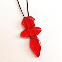 Colar de Resina Vermelha Pingente Seta