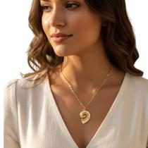 Colar Dourado com Pingente de Concha Estilizada Festa Luxo Colar Dourado com Pingente de Concha Estilizada Festa Luxo