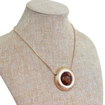 Colar Dourado com Pingente Redondo Pedra Azul Turquesa ou Marrom Colar Dourado com Pingente Redondo Pedra Azul Turquesa ou Marrom