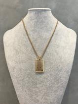 Colar dourado pingente placa