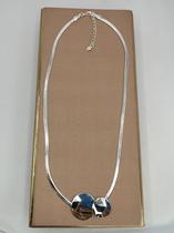 Colar Duas Formas Espelhadas e Malha Italiana Banhado a Prata Colar Duas Formas Espelhadas e Malha Italiana Banhado a Prata