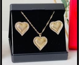 Colar e Brinco em bijoteria coração cravado