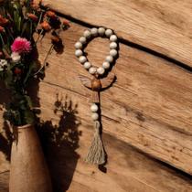 Colar e enfeite de mesa divino com bolinhas em madeira para parede, vaso Colar e enfeite de mesa divino com bolinhas em madeira para parede, vaso