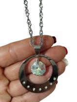 Colar Elegante com Pingente Zircônia Rouba Cor Prisma de Luz