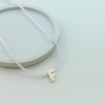 Colar em Cristal com a Letra de Madrepérola 40cm com 5cm de extensor em Prata 925