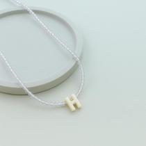 Colar em Cristal com a Letra de Madrepérola 40cm com 5cm de extensor em Prata 925