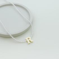 Colar em Cristal com a Letra de Madrepérola 40cm com 5cm de extensor em Prata 925