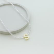 Colar em Cristal com a Letra de Madrepérola 40cm com 5cm de extensor em Prata 925