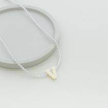 Colar em Cristal com a Letra de Madrepérola 40cm com 5cm de extensor em Prata 925