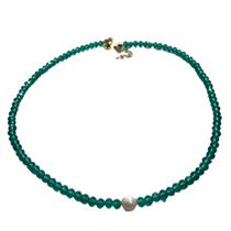 Colar em cristal verde com pérola barroca no meio