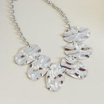 Colar em Formato Orgânico Oval Colar em Formato Orgânico Oval