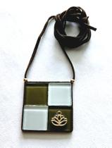 Colar em Vidro Marrom Claro e Branco