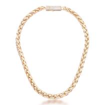 Colar entrelaçado com fecho retangular cravejado