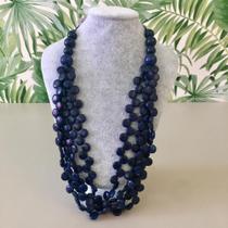 Colar feminino azul e preto