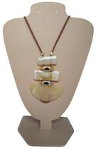 Colar Feminino com Pingente de Pedras Geométricas Cor:Bege