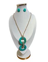 Colar feminino cristal e resina tendencia presente