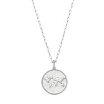 Colar feminino medalha mapa mundi sonhe alto folheado em ródio branco