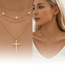 Colar Feminino Triplo Cruz e Pérolas banhado Ouro 18k Delicado Acessórios Femininos Tendência Colar Feminino Triplo Cruz e Pérolas banhado Ouro 18k Delicado Acessórios Femininos Tendência